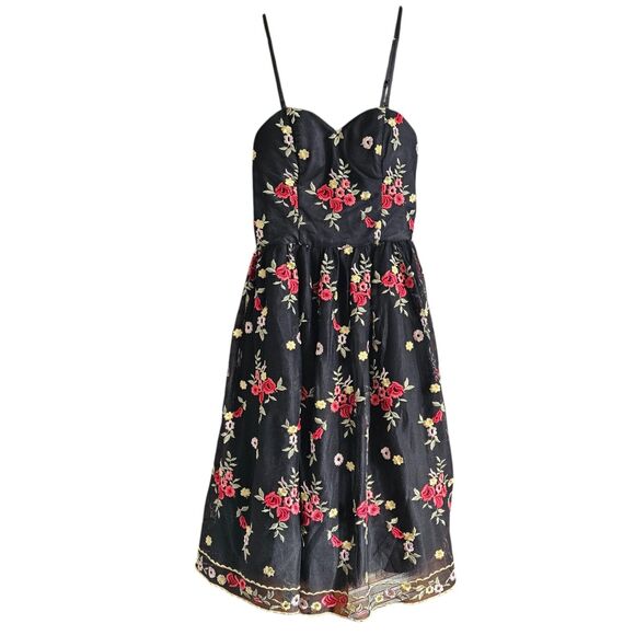 NWOT Chi Chi London Black Floral Embroidered Mesh Tulle Dress Detachable Straps - Picture 1 of 16